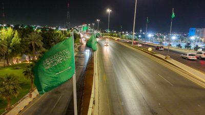 أمانة القصيم تكمل استعداداتها ليوم التأسيس وترفع 25 ألف علم وتنفذ 200 ألف متر إضاءة تجميلية
