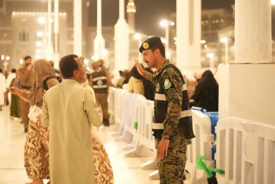 الأفواج الأمنية تواصل جهودها في تنظيم الحشود بالمسجد الحرام