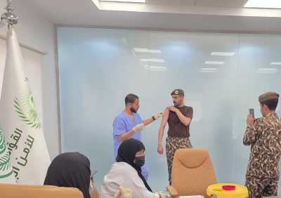مجمع الملك عبدالله الطبي بجدة ينفذ حملة تطعيم لـ200 من منسوبي القوة الخاصة للأمن البيئي