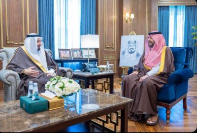أمير منطقة الحدود الشمالية يستقبل وزير الحج والعمرة