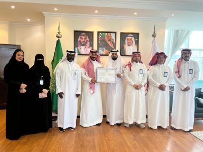 الهلال الأحمر بمنطقة مكة المكرمة يمنح هيئة حقوق الإنسان شهادة الامتثال لسلامة الاسعافية