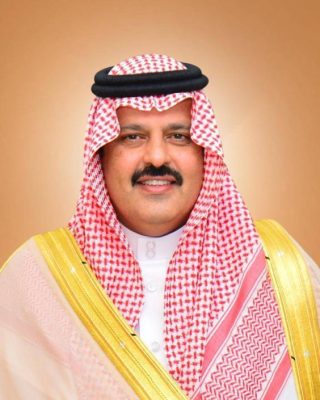 أمير حائل.. يدٌ بيد مع الأهالي في مواجهة السيول ودعم المتضررين