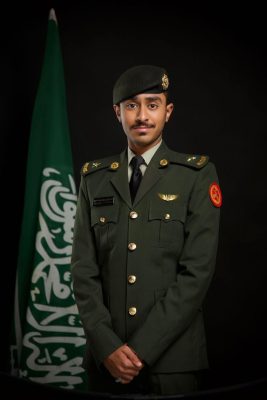 عبدالعزيز بن عبدالرحمن السميح يحتفل بتخرجه من كلية الملك عبدالله للدفاع الجوي برتبة ملازم