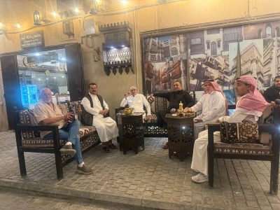 فهد الحاشدي يكرم الفنان النحات الدولي ممدوح باناجه