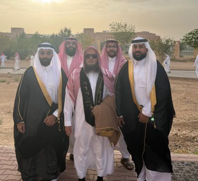 العتين يحتفلون بتخرج عمرو وفيصل من جامعة المجمعة.