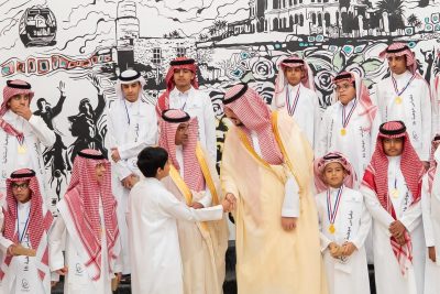 محافظ الطائف يُكرّم (60) طالبًا وطالبةً من الموهوبين في برامج العلوم والتقنية