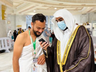 «بلغاتهم».. رئاسة الشؤون الدينية تعزّز خدمة الحجاج بجهاز الترجمة الفورية في الحرمين الشريفين