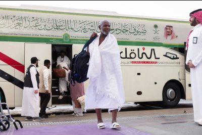 وصول 1000 حاج وحاجة من أسر وذوي شهداء عاصفة الحزم وإعادة الأمل من جمهورية السودان 