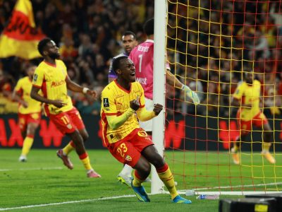 لانس الفرنسي يضم سعود عبد الحميد نهائيا بعد موسم تاريخي توِج بلقب الكأس
