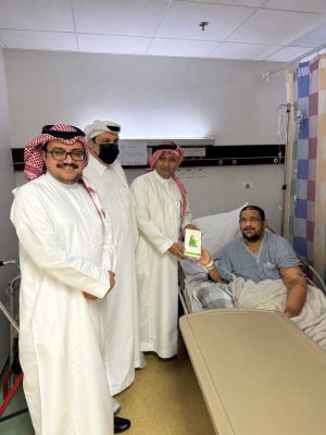صحفيو مكة يجسدون قيم التلاحم بزيارة الإعلامي هاني قفاص