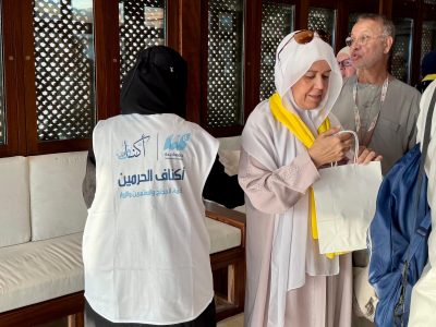 جامعة جدة تشارك في توديع الحجاج ضمن مبادرة “أكناف الحرمين” التطوعية