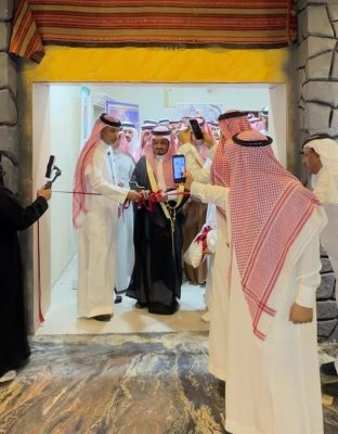 التشكيلي بندر الجفال يوثق درب زبيدة بريشة سعودية