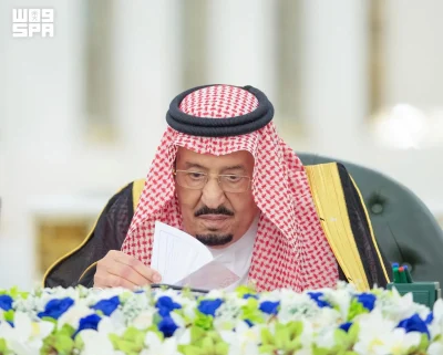 خادم الحرمين الشريفين يرأس جلسة مجلس الوزراء في جدة