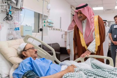 أمير تبوك يطمئن على صحة محافظ حقل