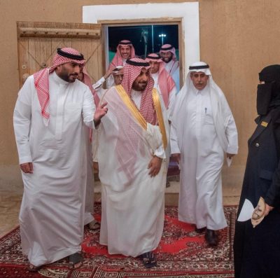 محافظ عنيزة يطّلع على مبادرة «بوصلة الحالمين» في قصر السبيعي التراثي