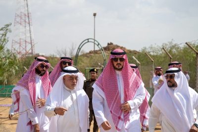 محافظ الطائف يطلق كائنات فطرية لتعزيز التنوع الأحيائي بمنتزه سيسد الوطني