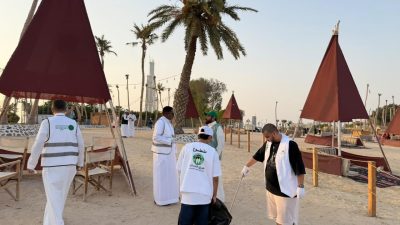 بيئة مكة تنفذ مبادرة تطوعية لتنظيف شاطئ المحازم بجدة
